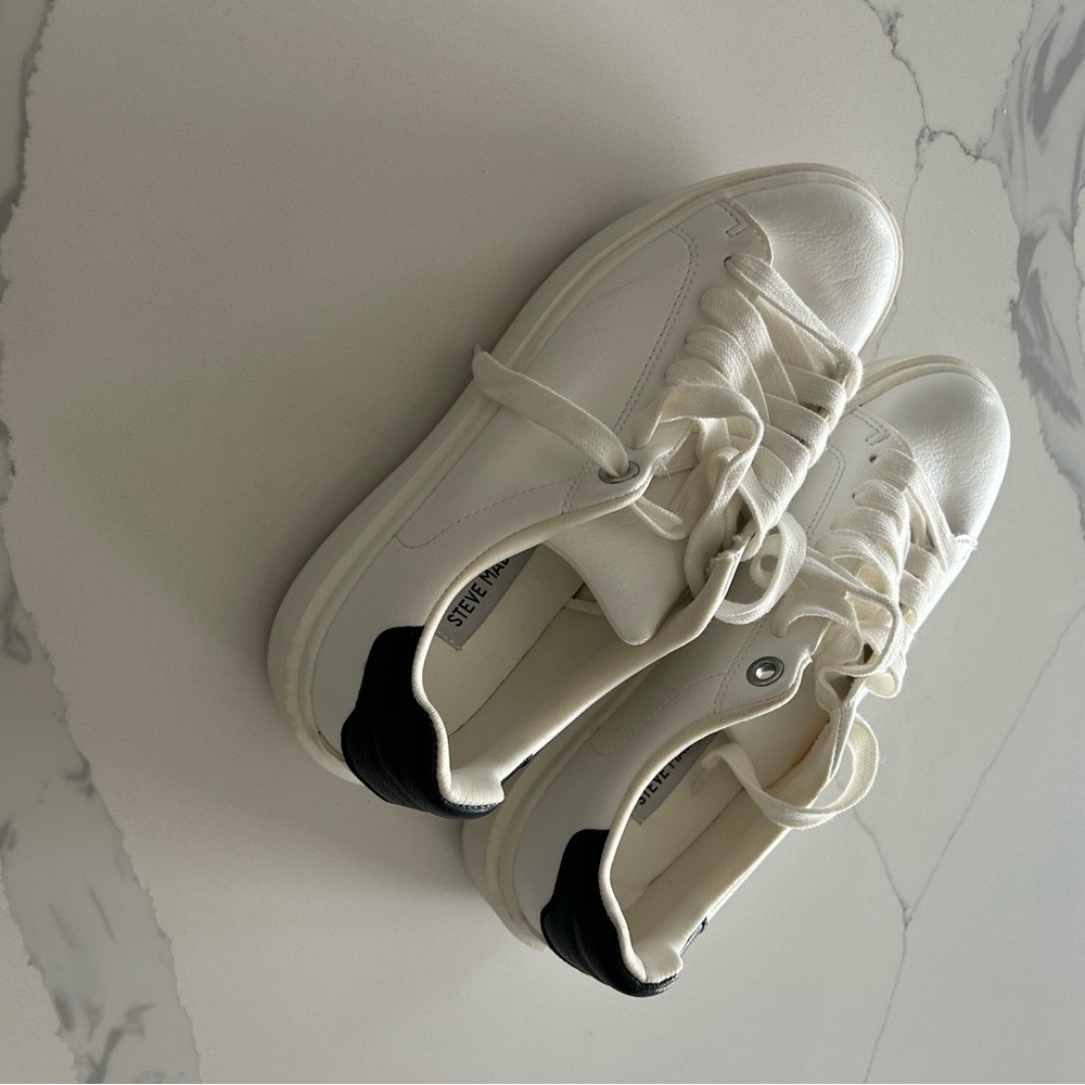 2/$50 Steve Madden white sneakers men’s size 9.5 worn once like new casual